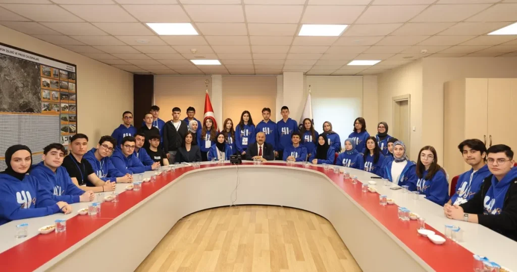 41-gencin-basarili-ogrencileribaskan-buyukgoze-konuk-oldu-ybfTVJxu.webp
