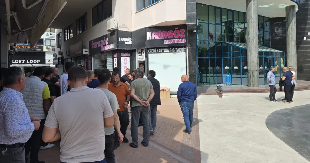 antalya-kumlucada-pazarcilardan-yine-protesto-CZx2bhJc.webp