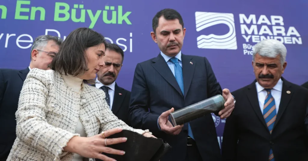 bakan-kurum-11-milyon-metrekup-dip-camuru-deniz-suyundan-ayristirildi-jbrCtSqG.webp