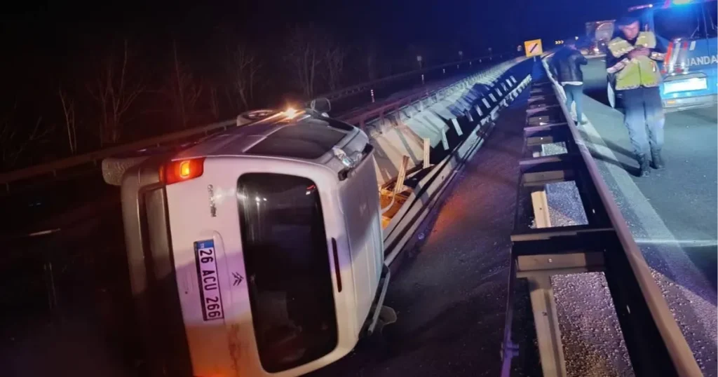 bilecik-pazaryerinde-trafik-kazasi-2tnOc4LX.webp