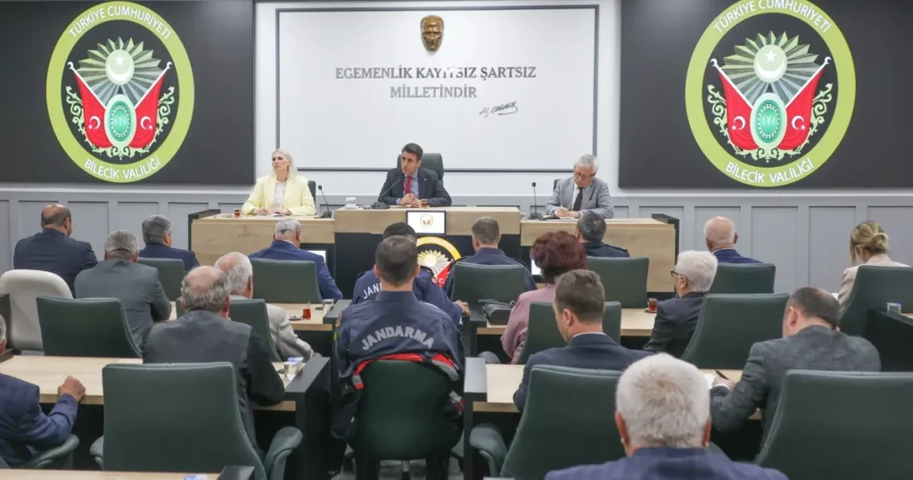bilecik-valisi-aygol-muhtarlarla-bir-araya-geldi-FfzByQFT.webp