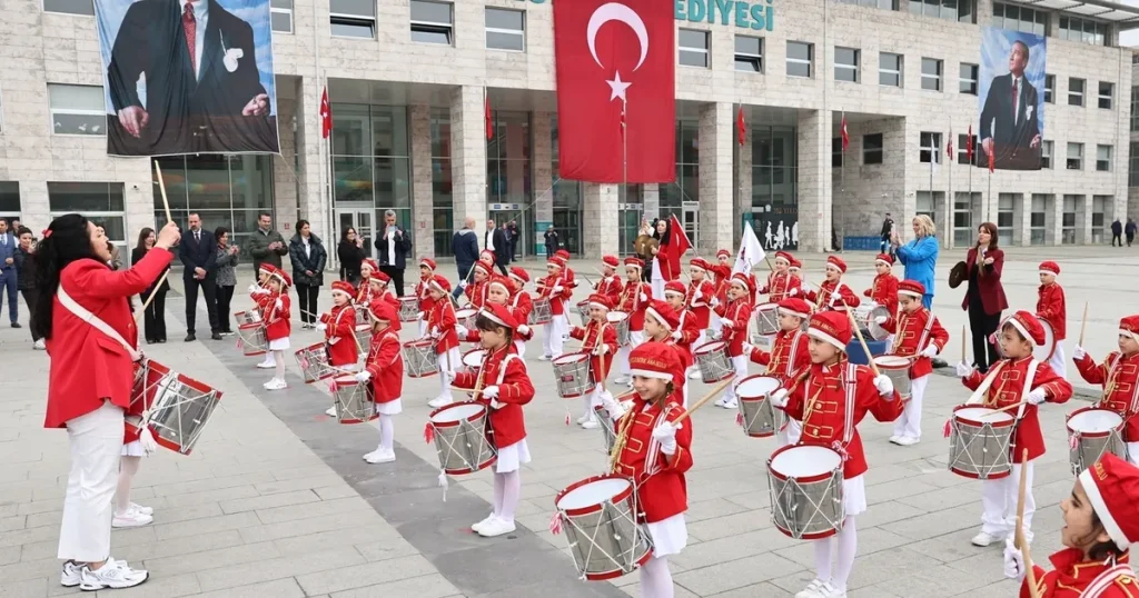 bursali-miniklerden-bando-ve-koreografiyle-ozel-gosteri-8B6ieMK2.webp