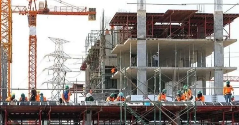 insaat-sektoru-buyuyor-ancak-sorunlar-derinlesiyor-HCpvggWW.webp