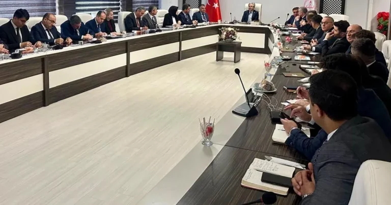 istanbul-depremleri-sonrasi-meb-sahada-an6iCqeX.webp