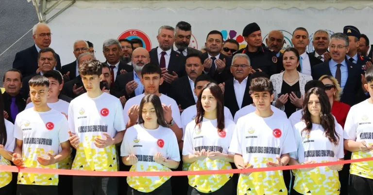 kayseride-mobilyacilar-odasi-erva-spor-okulu-acildi-byHHLtBr.webp