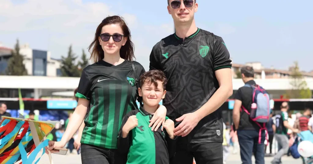 kocaelide-bayram-sevinci-ikiye-katlandi-Lb1ULnaS.webp