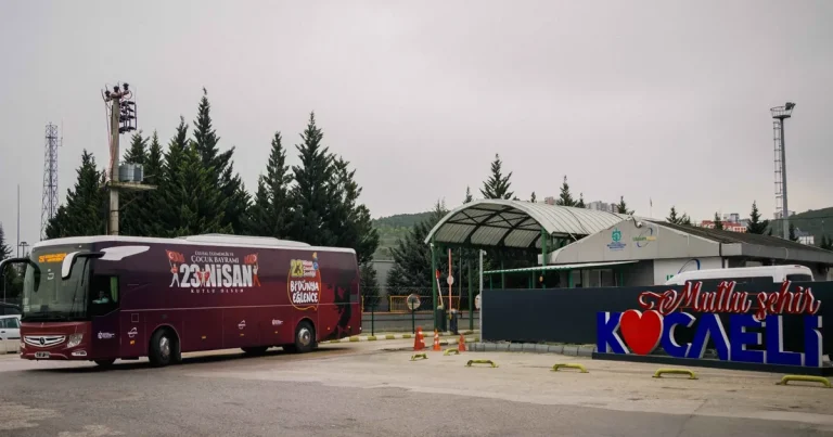 kocaelide-otobus-ve-tramvaylar-23-nisana-ozel-giydirildi-cz7uSyj8.webp