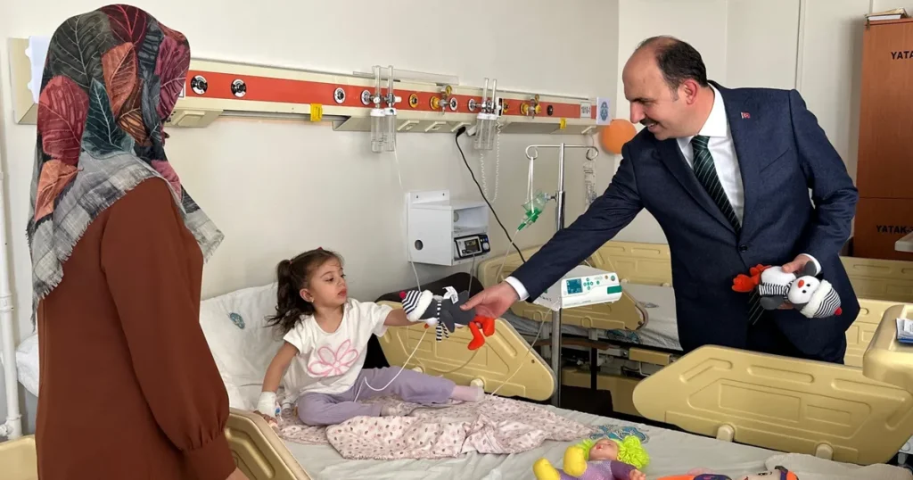 konyada-baska-altaydan-hasta-ziyareti-9pz8SQaE.webp