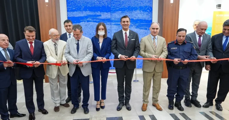 mesir-festivali-coskusu-devrim-erbilin-sergisiyle-basladi-CMfAnuDV.webp