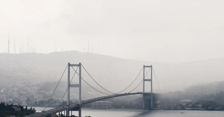 meteorolojiden-kuvvetli-yagis-uyarisi-sicakliklar-dusuyor-pvSd9DjC.webp