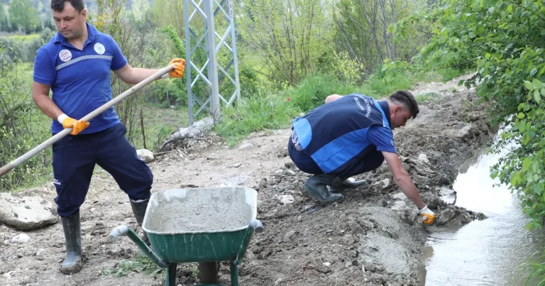 muglada-sulama-kanallari-temizleniyor-eDvWjHvr.webp