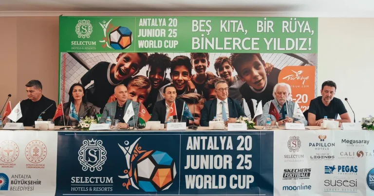 selectum-junior-world-cup-antalyada-basladi-minikler-sahada-dunya-izliyor-bxgAW9Tn.webp