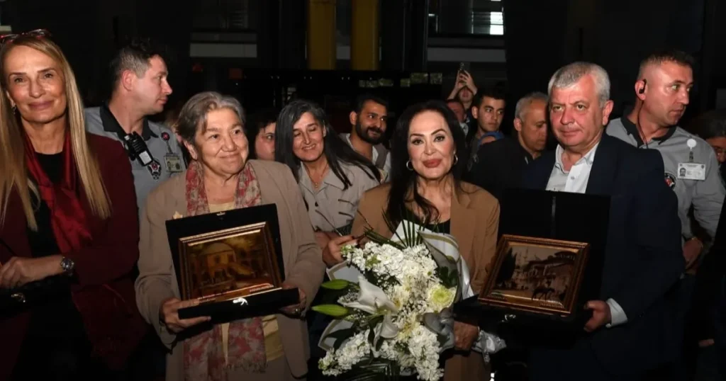 turkan-soraya-osmangazide-sevgi-seli-VOvVrCIa.webp