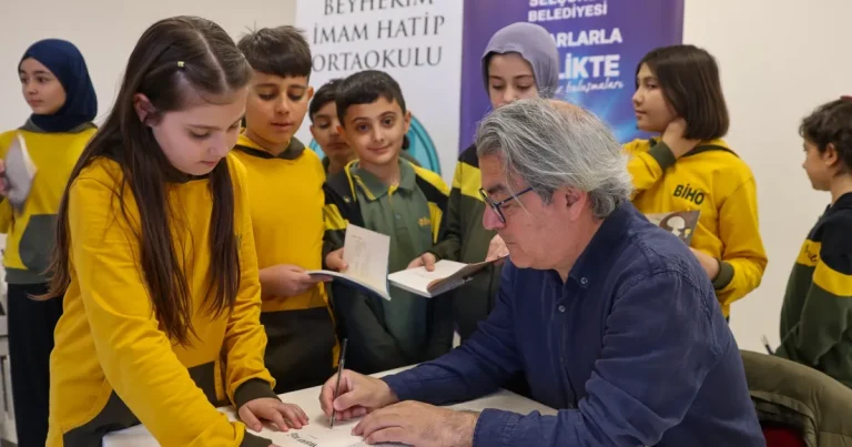 yazarlar-ogrencilerle-bir-araya-geliyor-4n5RhWRN.webp