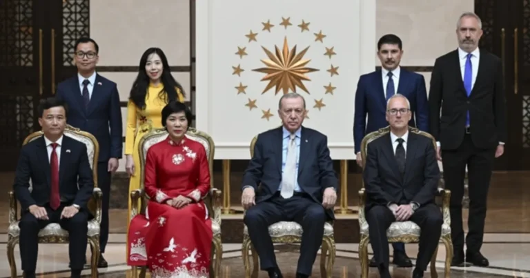 5-ulkenin-buyukelcisinden-cumhurbaskani-erdogana-guven-mektubu-dzNhh549.webp