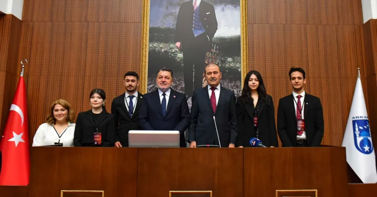 abb-meclisi-genclere-emanet-edildi-5mCLAlZt.webp