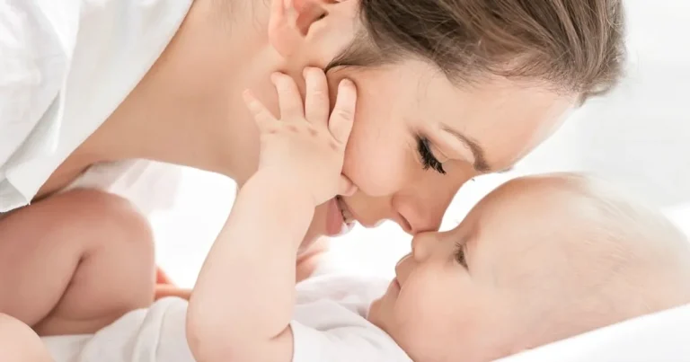 anne-bebek-bagi-bebegin-dunyasini-sekillendiriyor-t4FbbyLQ.webp