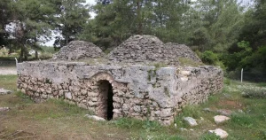 antalyada-dort-kubbeli-tarihi-su-sarnici-restore-edilecek-sQGw8kCU.webp