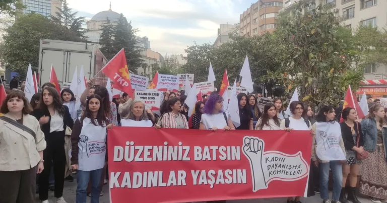 bahar-aksu-icin-sislide-ofkeli-eylem-b1qs4DON.webp