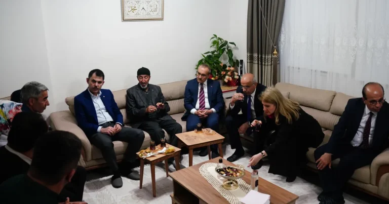 bakan-kurum-malatyada-koy-evine-konuk-oldu-sarueY7r.webp