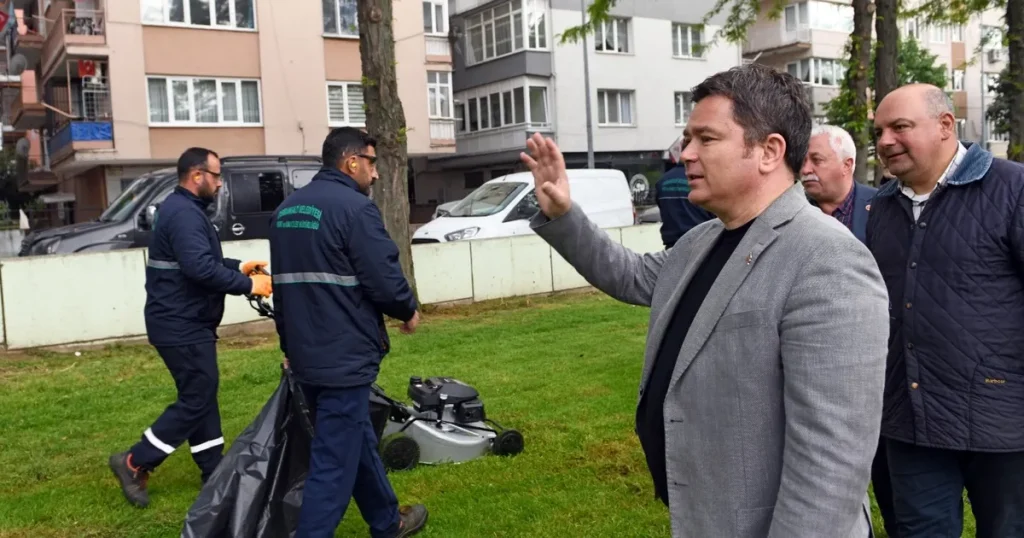 baskan-erkan-aydin-1-mayista-emekcilerin-yaninda-eubNRDIF.webp