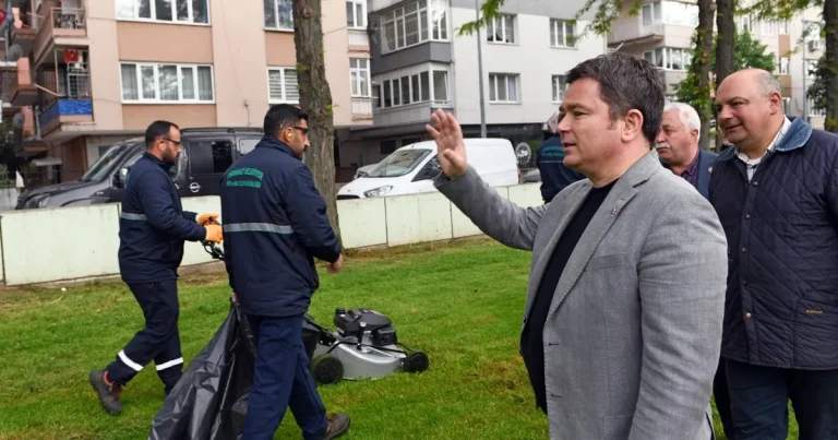 baskan-erkan-aydin-1-mayista-emekcilerin-yaninda-eubNRDIF.webp