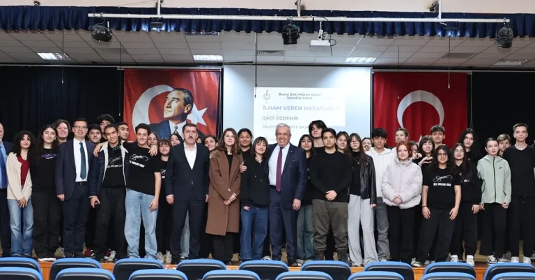 baskan-ozdemirden-liselilere-umutlarinizi-birakmayin-mesaji-TfcxqkG4.webp
