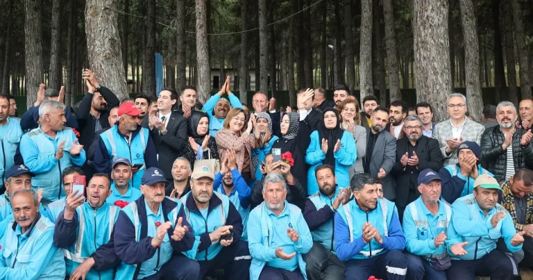baskan-sahin-belediye-calisanlariyla-bir-araya-geldi-sJyexS3j.webp