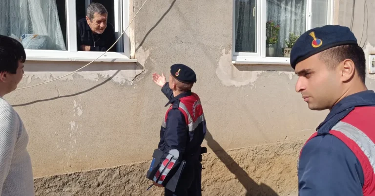 bilecik-pazaryerinde-jandarmadan-kapi-kapi-uyari-BUE859jX.webp