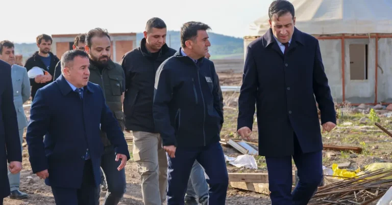 bilecik-valisi-aygol-sogutteki-park-projesini-yerinde-inceledi-2vvgPxpE.webp