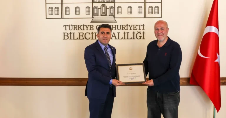 bilecik-valisiaygolden-ornek-vatandasa-tesekkur-belgesi-AKipN7yu.webp