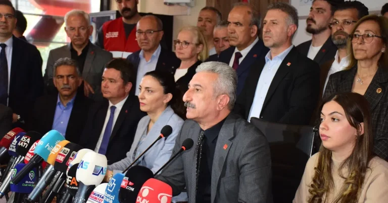 chp-bursadan-ozgur-ozele-saldiriya-sert-tepki-wZXOYrUV.webp