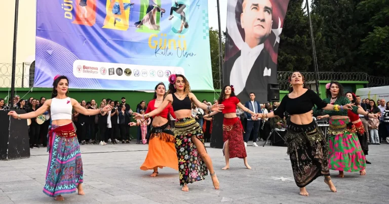 dansin-ritmi-cumhuriyet-meydaninda-yukseldi-1GcPVwOK.webp