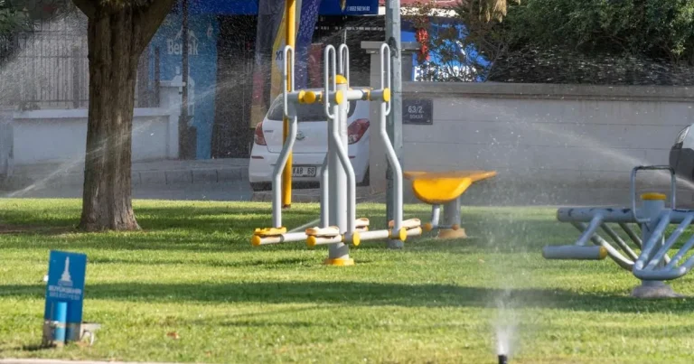 izmirin-parklarinda-su-kaybina-gecit-yok-G8znKBus.webp