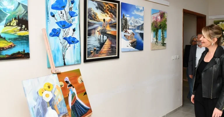 kaklic-sanat-akademisinin-yil-sonu-sergisi-buyuk-ilgi-gordu-4rJjTwL4.webp