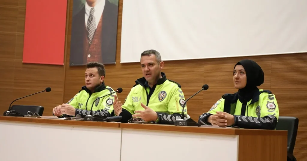 kayseri-melikgazi-personeline-trafik-guvenligi-egitimi-z4vcQDYJ.webp
