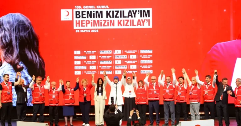 kizilayda-guven-tazeleyen-fatma-meric-yilmazin-yonetiminde-kimler-var-NdQDIzS9.webp