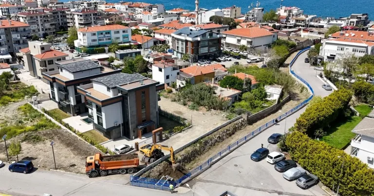 korfezle-bulusan-derelerde-temizlik-seferberligi-VBzJYGrq.webp