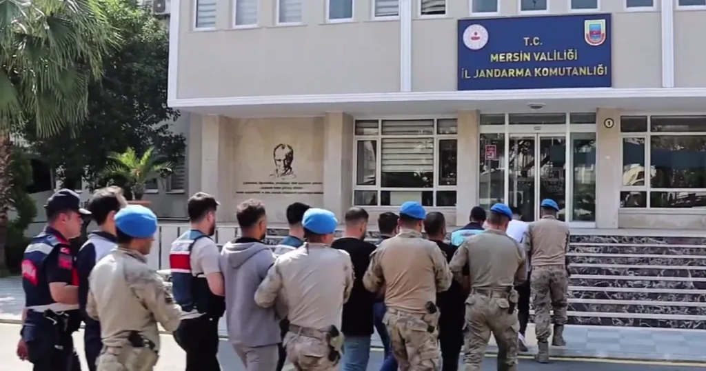 mersinde-dev-uyusturucu-operasyonu-112-torbaci-yakalandi-8ckUvyw1.webp