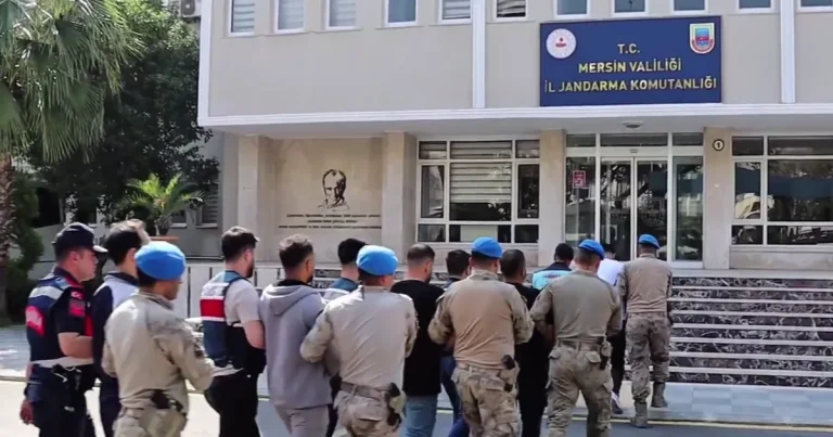 mersinde-dev-uyusturucu-operasyonu-112-torbaci-yakalandi-8ckUvyw1.webp