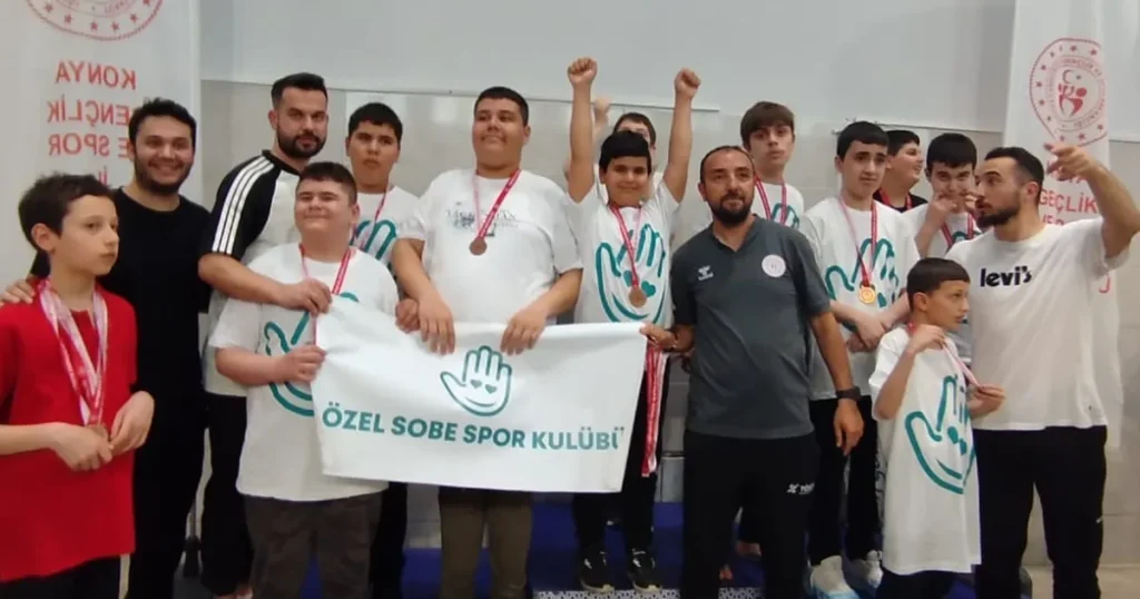 otizmli-yuzucu-alperden-13-farkli-stilde-13-sampiyonluk-y5553RXk.webp