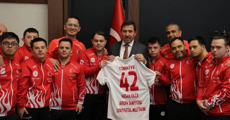 ozel-sporculardan-karataya-ziyaret-3CVgJHPm.webp