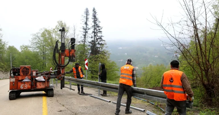 sakarya-tasyatakta-celik-bariyer-montaji-tamam-mgj52Vgl.webp