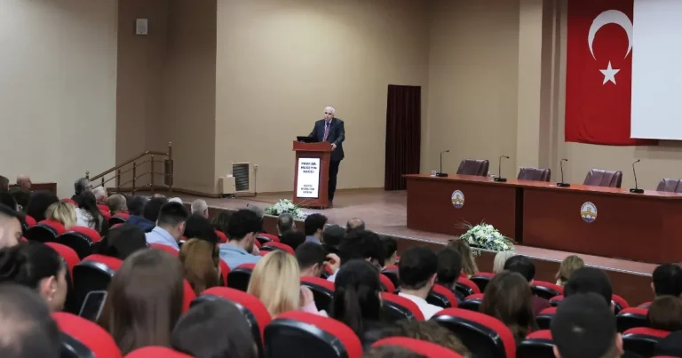 trakya-universitesinde-trump-sonrasi-dunya-duzeni-konferansi-eiHu7Ezq.webp