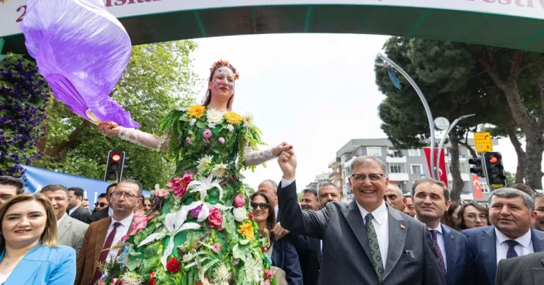 uluslararasi-bayindir-cicek-festivaline-coskulu-start-uJfn3fi9.webp