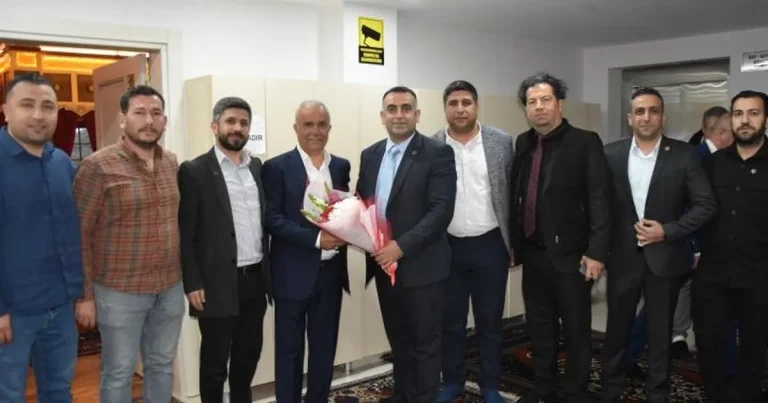 yeniden-refah-partisi-sehzadelerden-bitlisliler-dernegine-ziyaret-NKybU7c1.webp