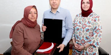 Bakan Yerlikaya'dan şehit bekçinin ailesine ziyaret