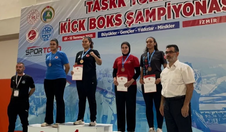 Kick boksta Çayırova’ya Türkiye şampiyonluğu geldi