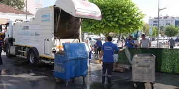 Muğla Dalaman’da çöp konteynerleri yerinde yıkandı